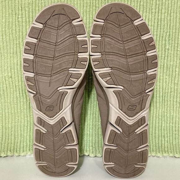 Skechers Gratis Strolling Womens Taupe Lightweight Slip On Sneakers Shoes SZ 7 - Picture 8 of 11